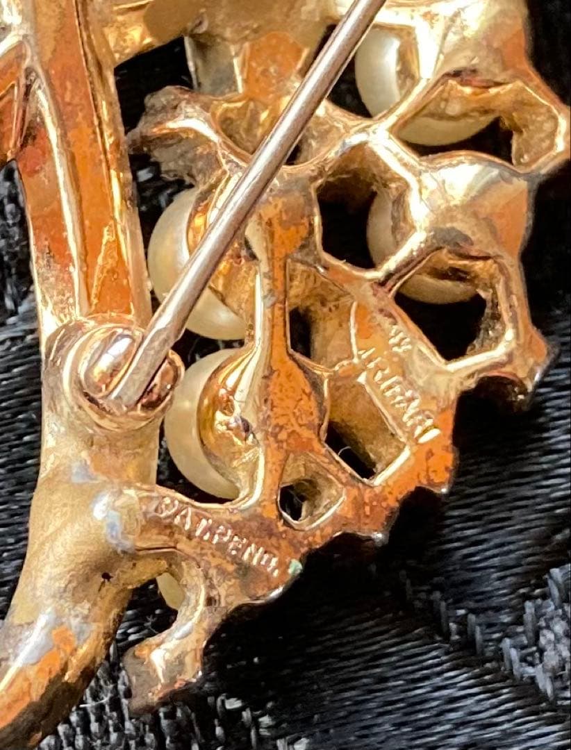 TRIFARI クラウン トリファリ ブローチPAT PEND刻印