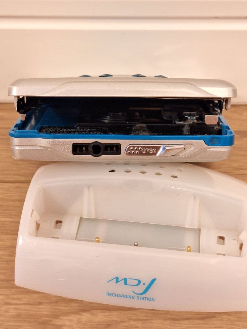 希少！SHARP ポータブルMDプレーヤー MD-STZ02