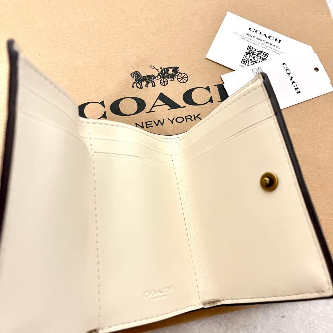 コーチ☆新品☆レザー チェリー柄 三つ折り財布/さくらんぼ 白系