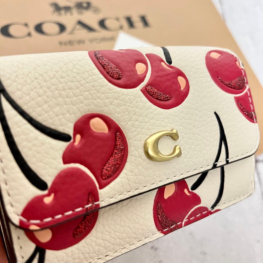 コーチ☆新品☆レザー チェリー柄 三つ折り財布/さくらんぼ 白系