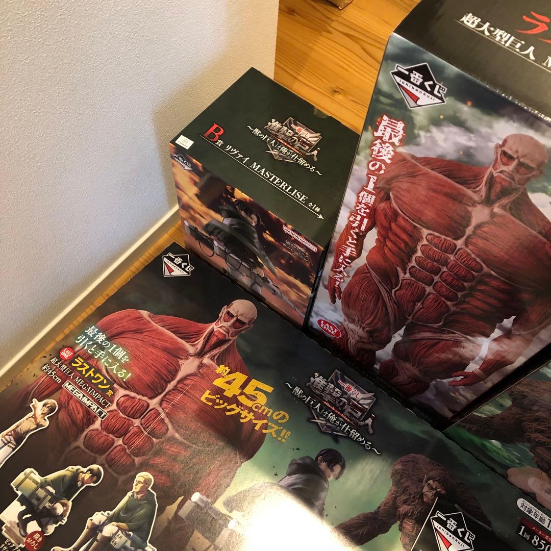 進撃の巨人 一番くじ　超大型巨人ラストワン　A賞獣の巨人　B賞リヴァイセット