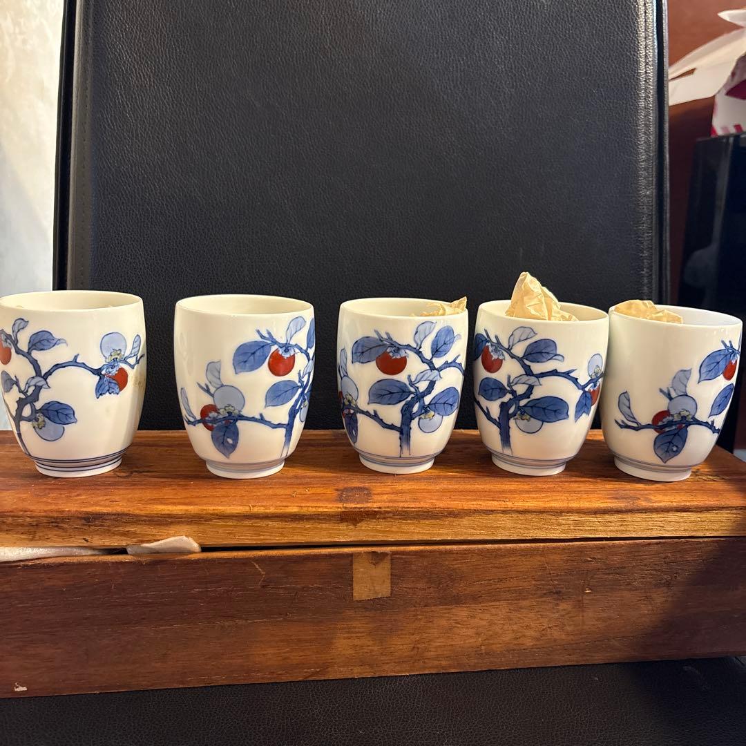 13代柿右衛門　青い花と赤い実の湯飲み 5個セット
