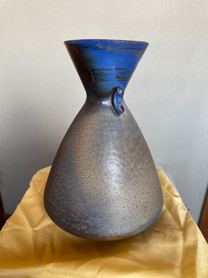 備前焼　藍彩の花入(松井興之作)