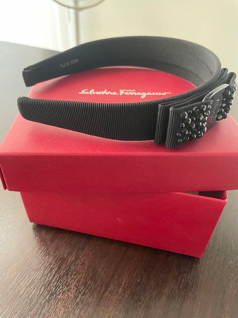 Salvatore Ferragamo フェラガモ　カチューシャ