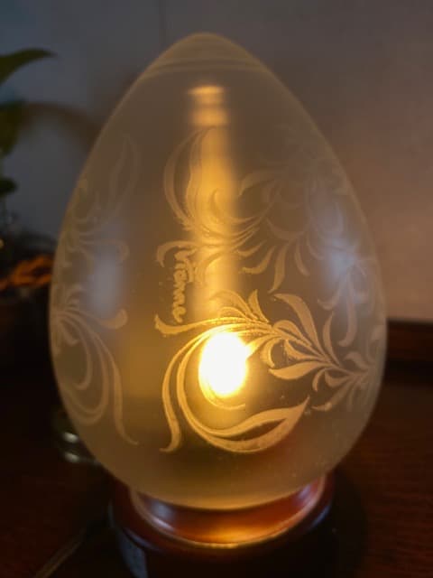 フランス　ビンテージ　エッチング装飾の卵型　ガラスランプ　シーリングライト