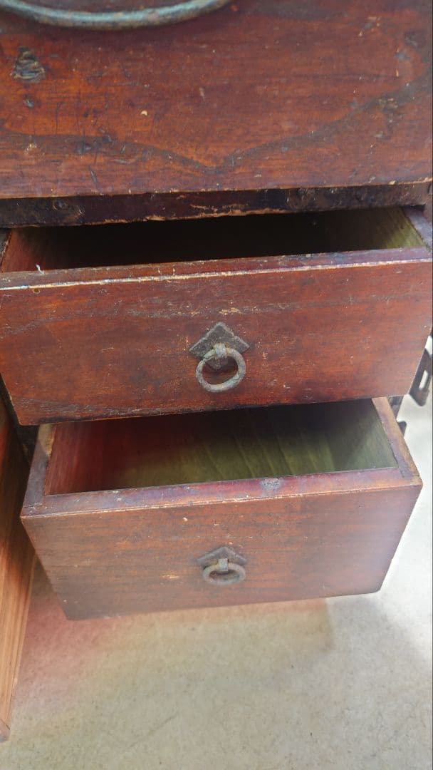 アンティーク箪笥（ブラウン）