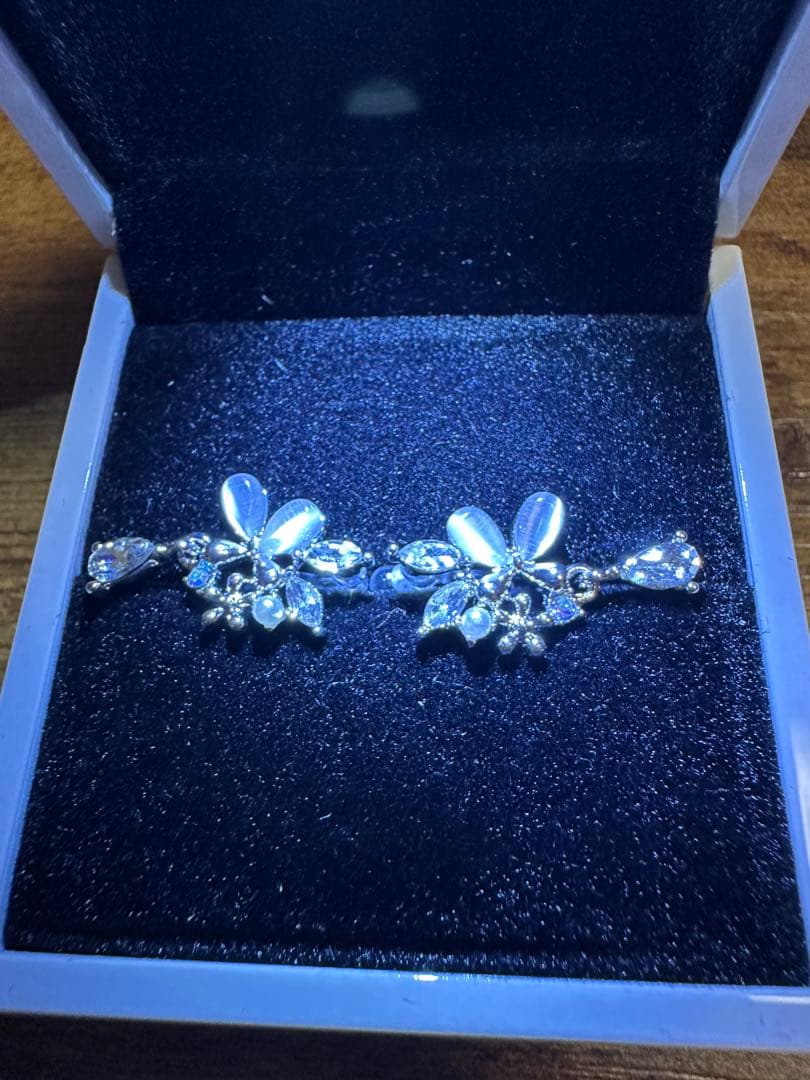 エレガント フラワーモチーフ ピアス