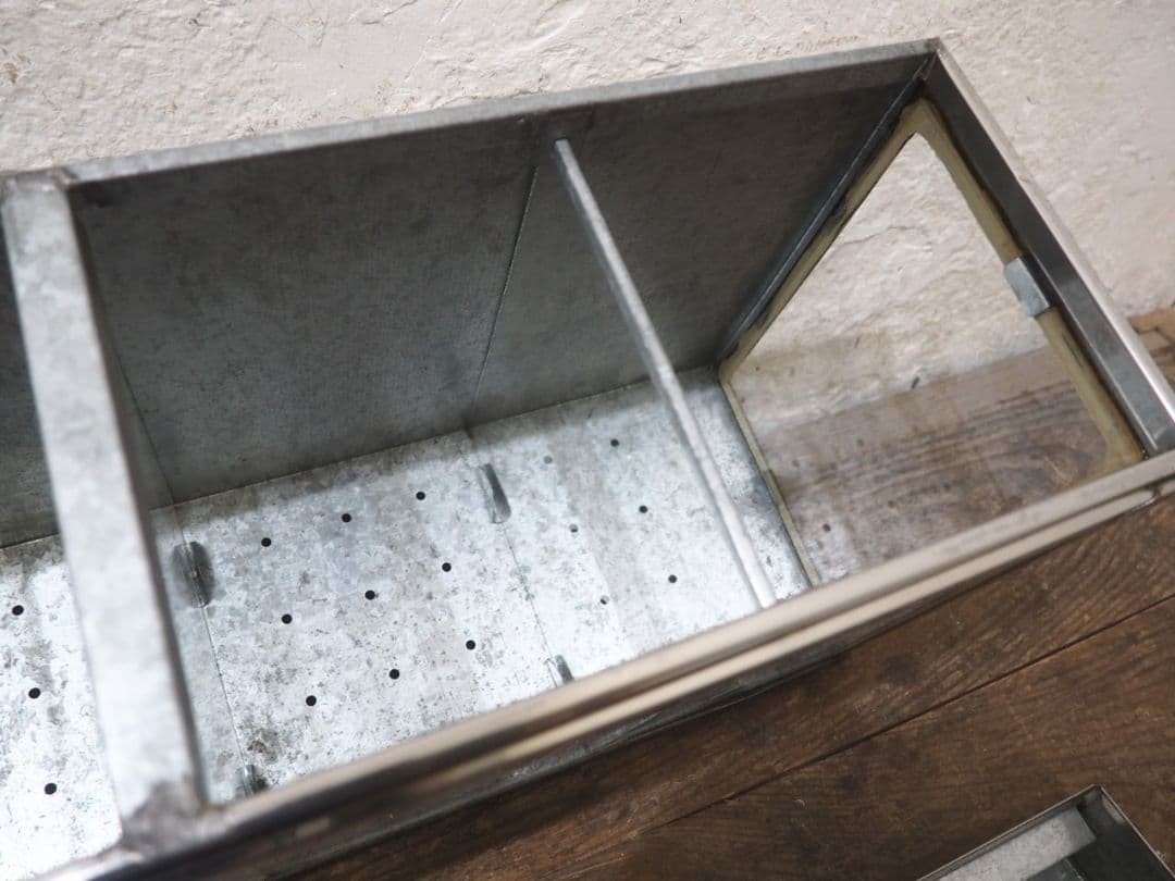 1325 昭和レトロなブリキのガラスケース　飾り棚　駄菓子屋　陳列棚　ビンテージ