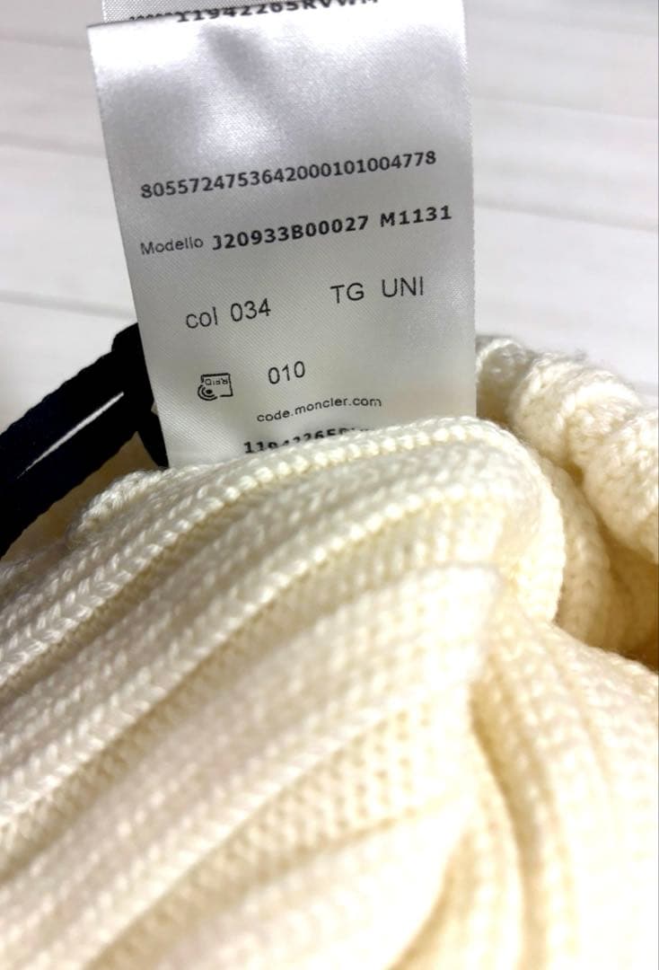 MONCLER モンクレール　ホワイト ポンポン付きニット帽