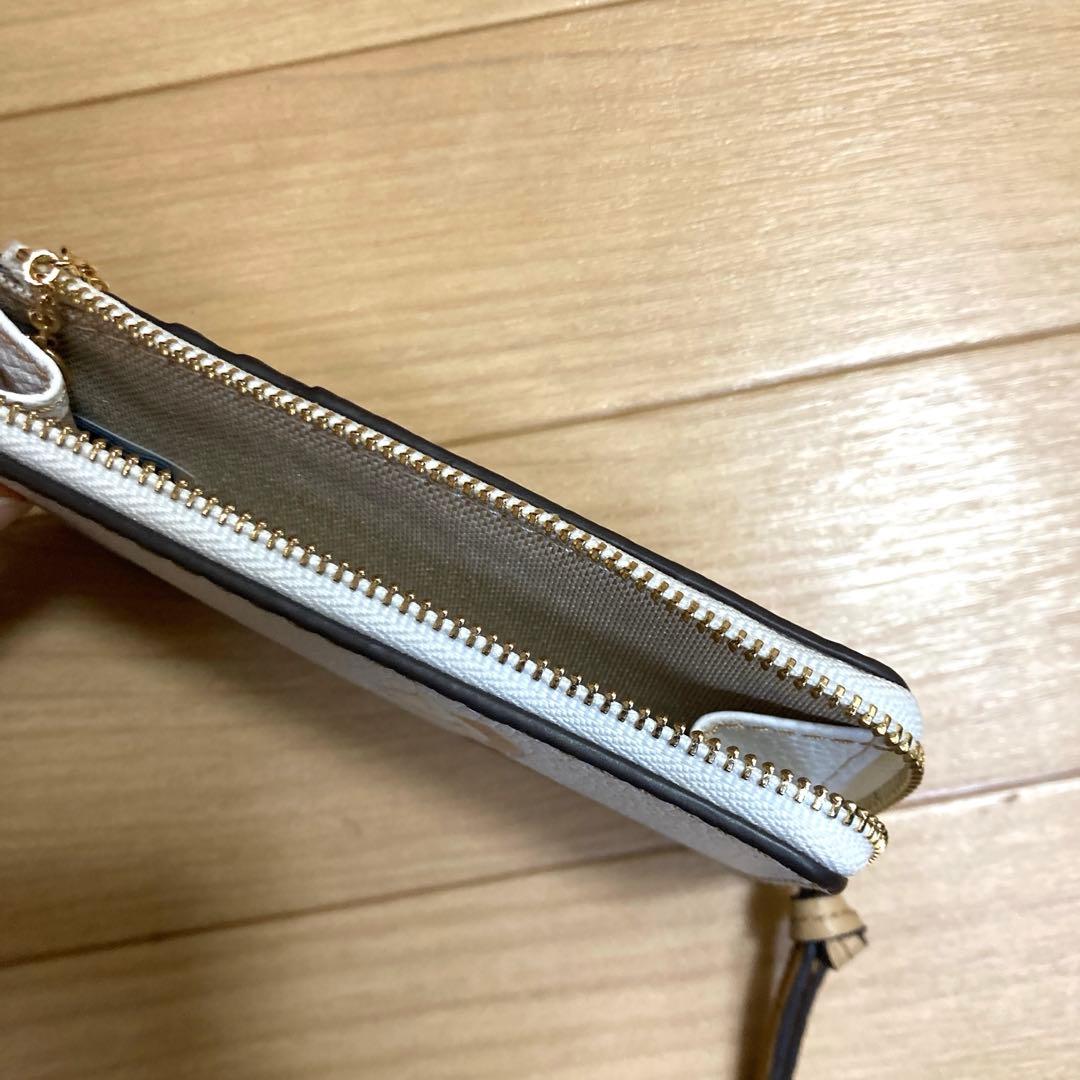 新品未使用　COLE HAAN カードケース　干支　馬　午年　白　ケース