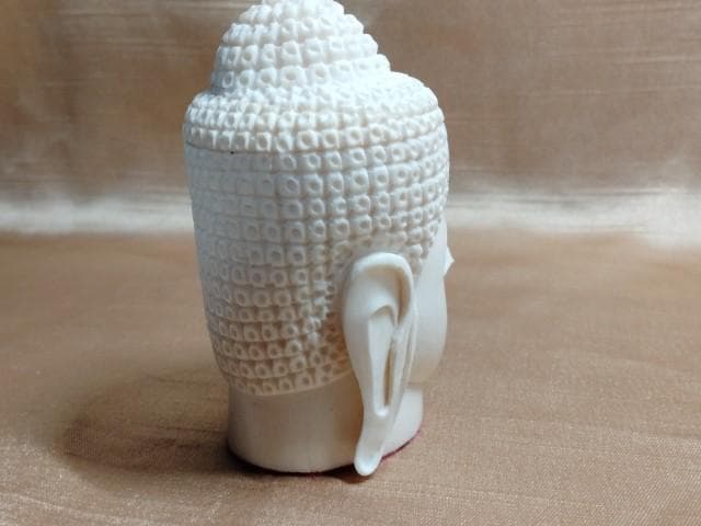 彫刻　仏頭　高さ7cm　まぶたに欠けあり