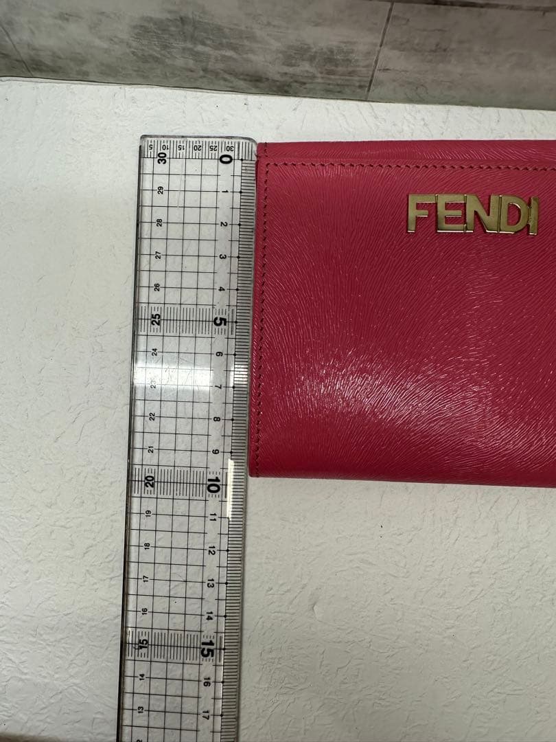 FENDI ピンク 二つ折り財布