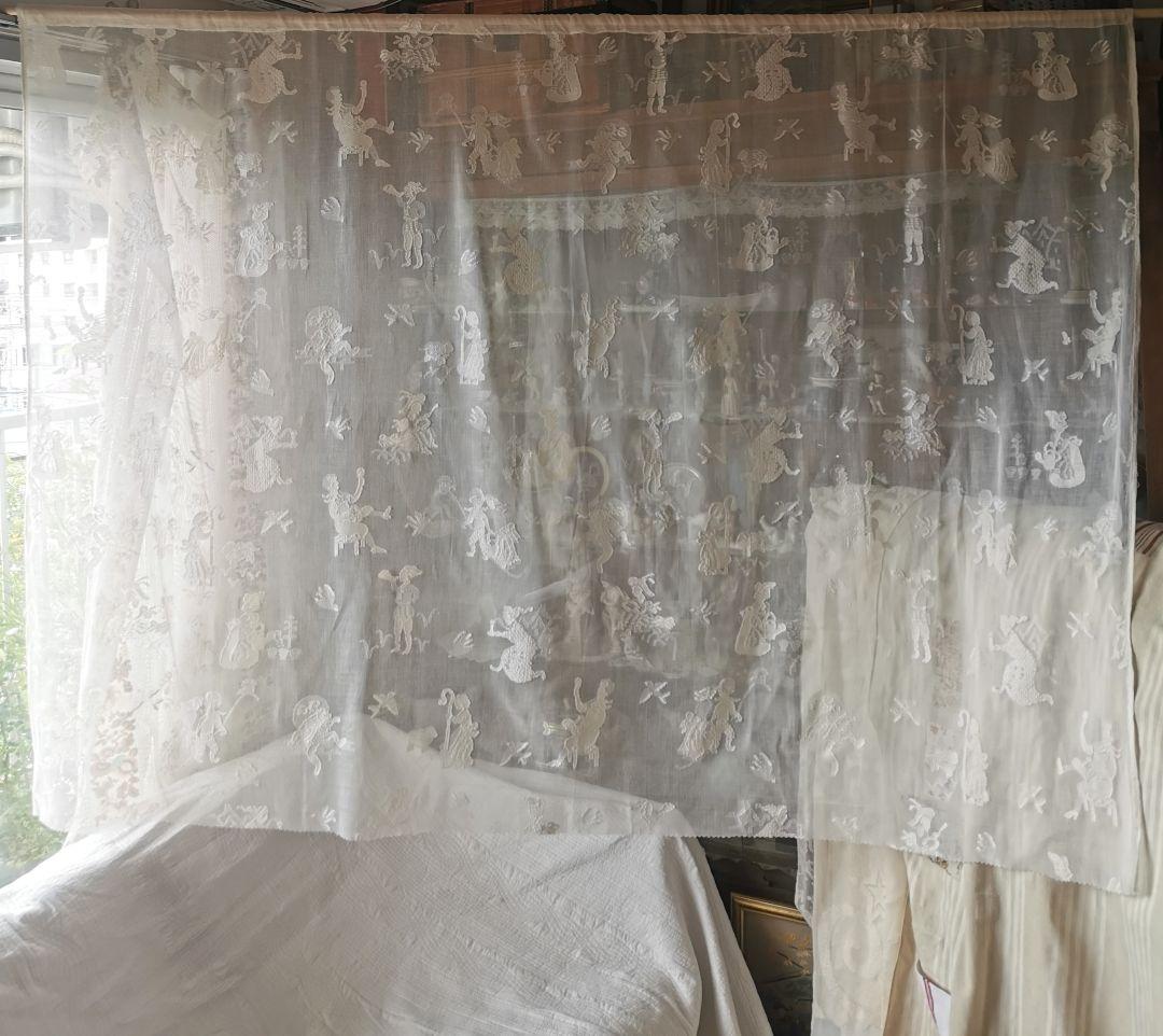 アンティーク お伽話 童話 マドラスレース幅広カーテンパネル ナーサリーライム