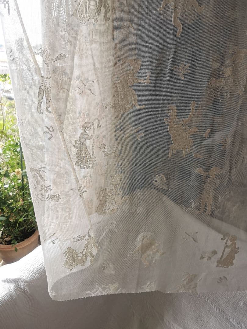 アンティーク お伽話 童話 マドラスレース幅広カーテンパネル ナーサリーライム