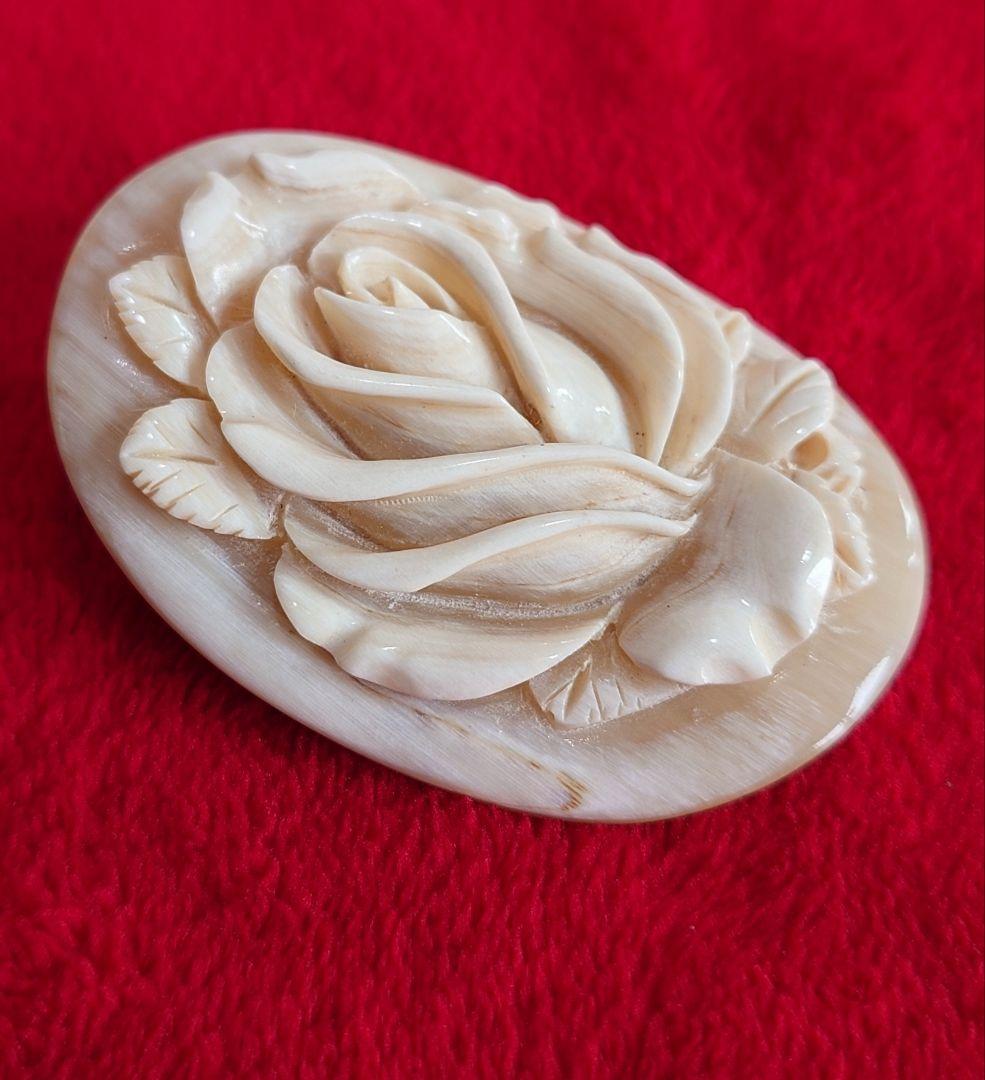 ヴィンテージブローチ 水牛 薔薇 カメオ 立体彫刻 大振り ローズモチーフ E9