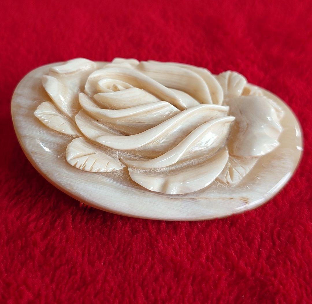 ヴィンテージブローチ 水牛 薔薇 カメオ 立体彫刻 大振り ローズモチーフ E9