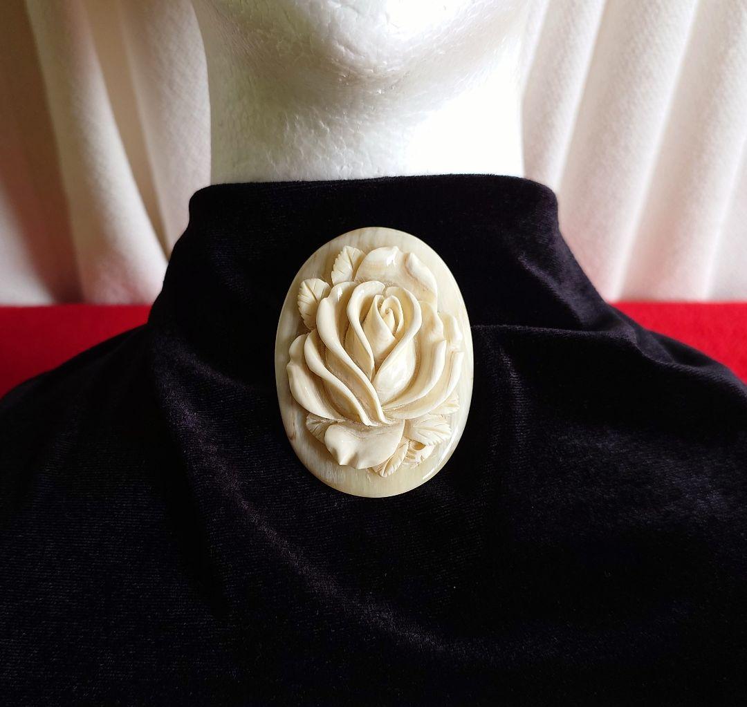 ヴィンテージブローチ 水牛 薔薇 カメオ 立体彫刻 大振り ローズモチーフ E9