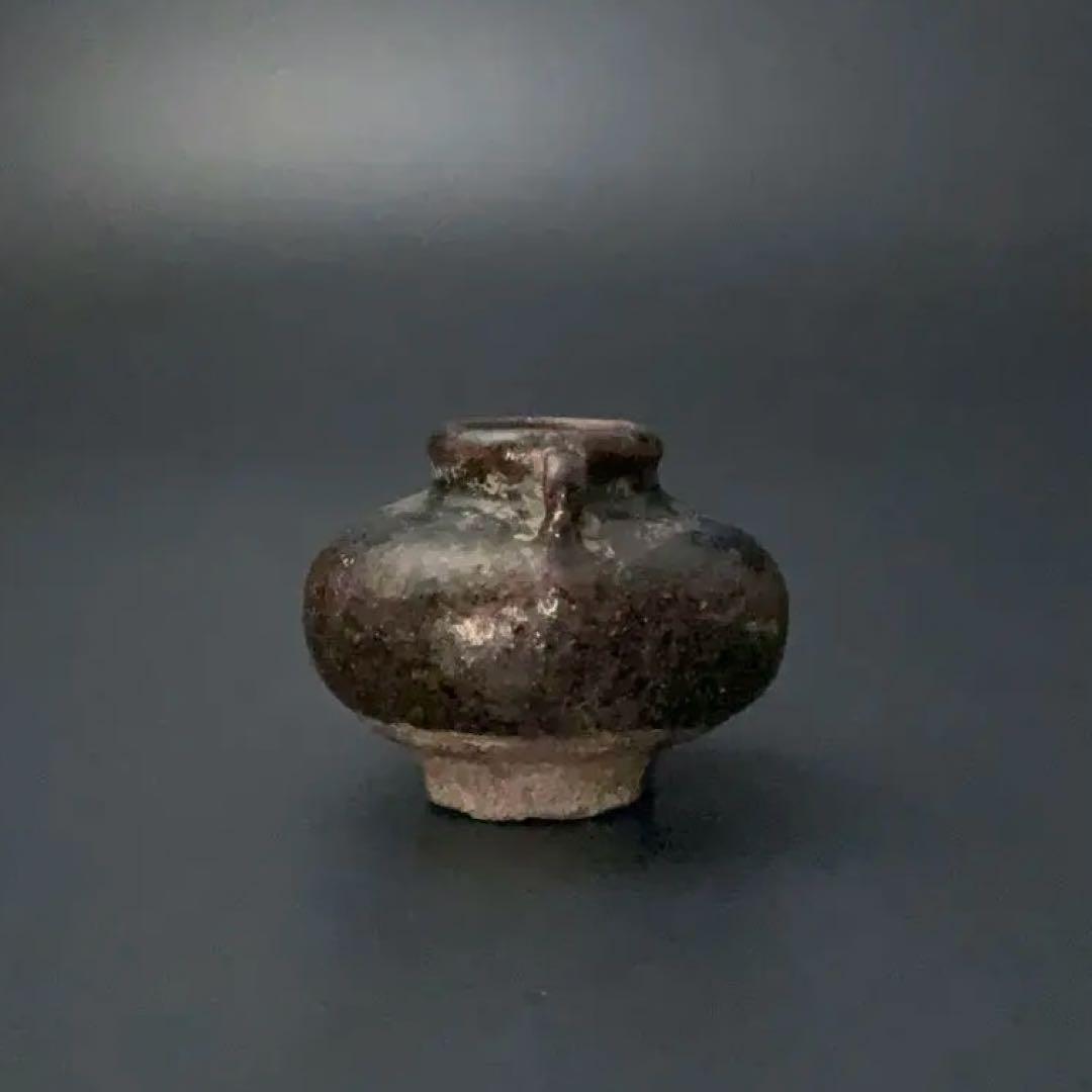 黒褐釉双耳小壺　骨董　アンティーク　高さ5cm 　花入　R1393ダM
