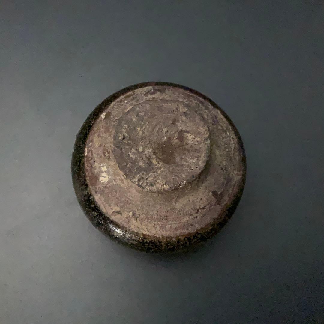 黒褐釉双耳小壺　骨董　アンティーク　高さ5cm 　花入　R1393ダM