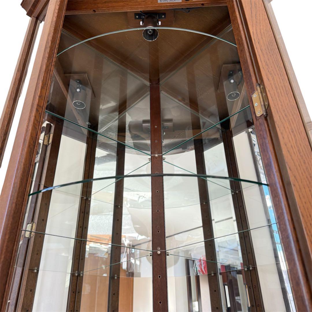 こぶろきわ【カリモク】コロニアル 照明付き 飾り棚 コーナーキャビネット