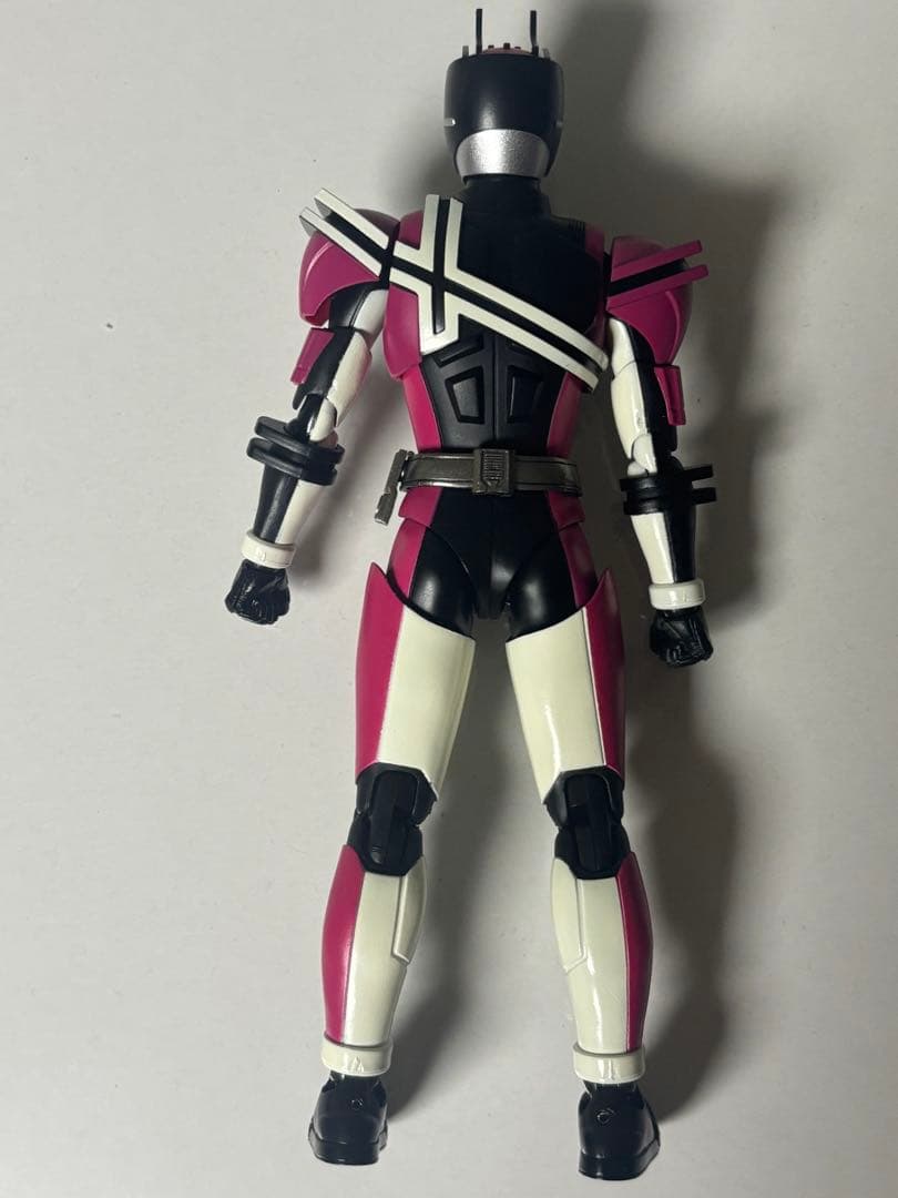 S.H.Figuarts　真骨彫製法　仮面ライダーディケイド