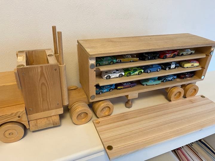 ミニカー収納トレーラー　収納棚　木製　木製玩具　木製おもちゃ