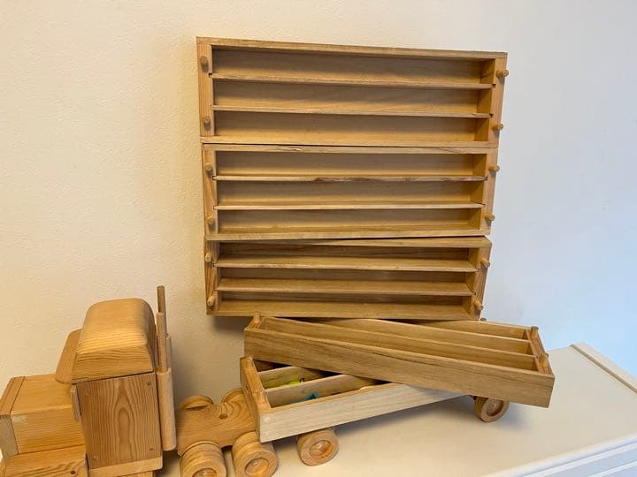 ミニカー収納トレーラー　収納棚　木製　木製玩具　木製おもちゃ