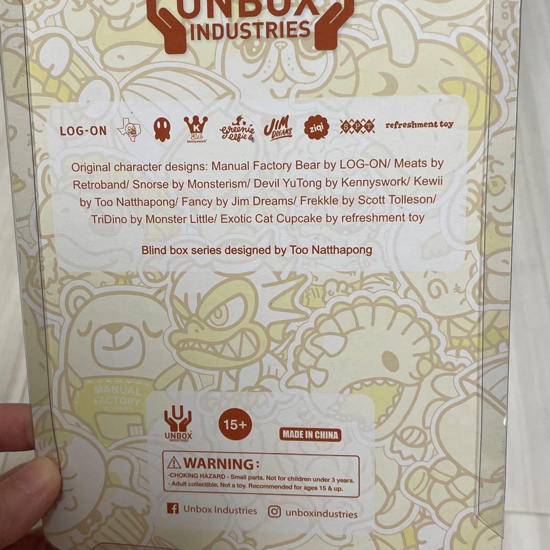 限定200体！香港 LOG-ON マニュアルファクトリーベア Vinyl ピンク