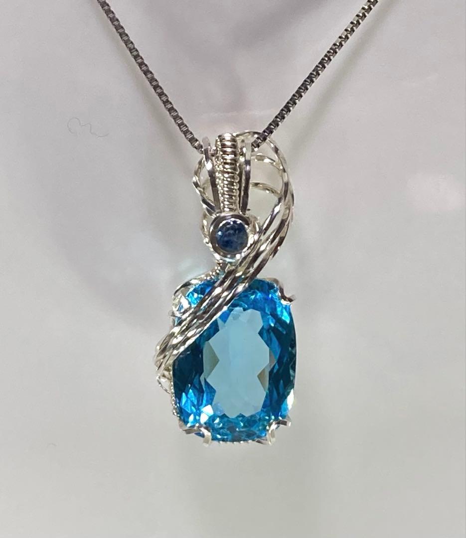 ブルートパーズ　ブルーサファイア　ペンダントトップ　ワイヤージュエリー