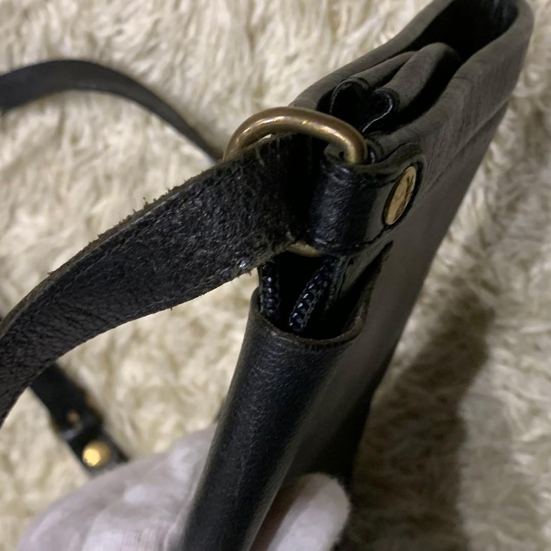 イルビゾンテ ショルダーバッグ フラップ レザー ロゴ型押し ブラック