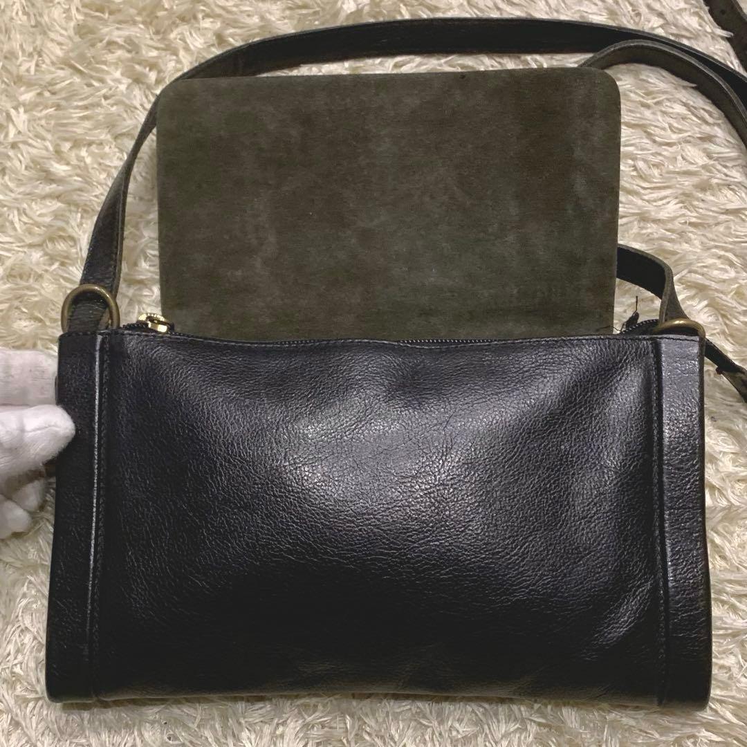 イルビゾンテ ショルダーバッグ フラップ レザー ロゴ型押し ブラック