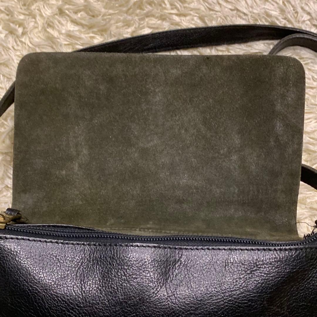 イルビゾンテ ショルダーバッグ フラップ レザー ロゴ型押し ブラック