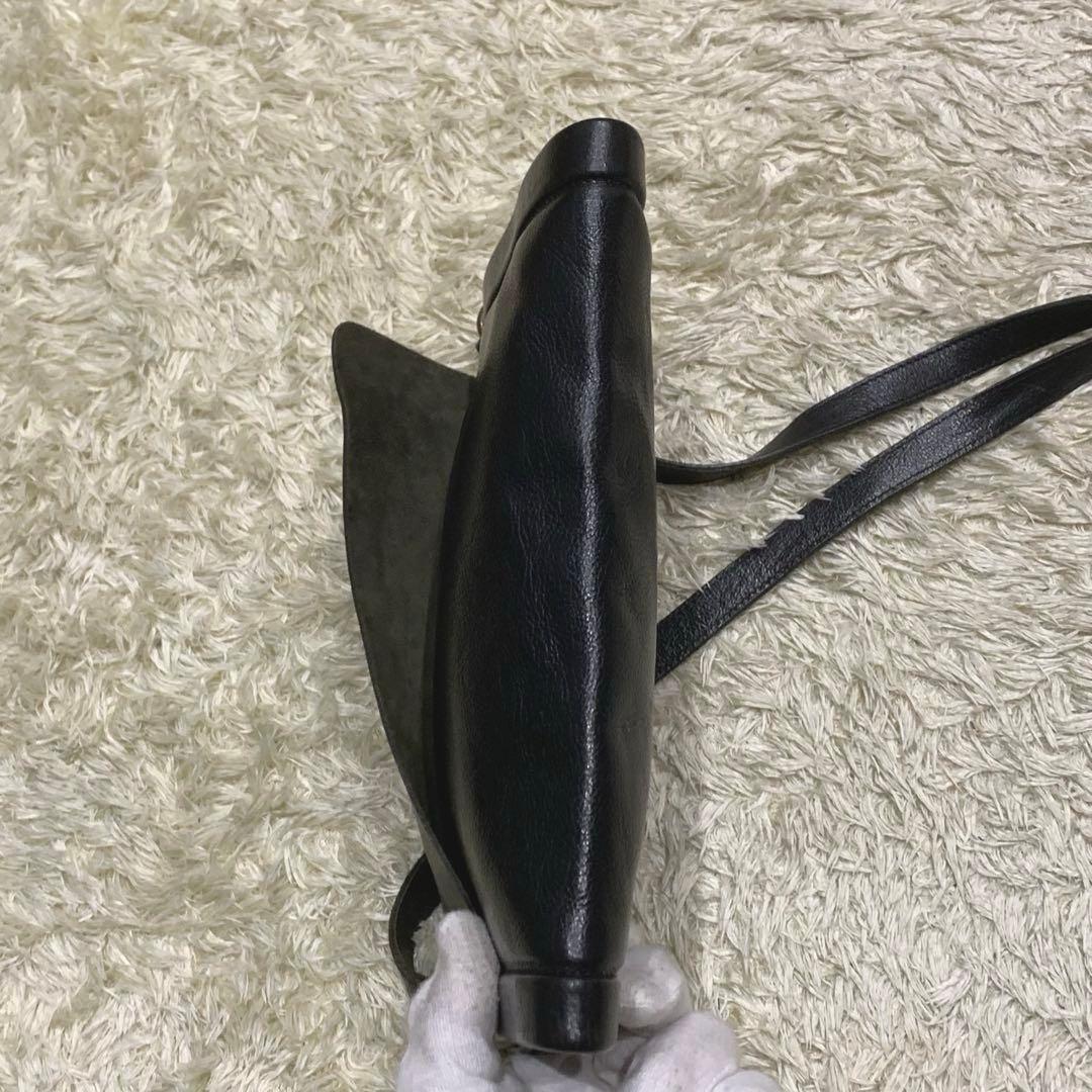 イルビゾンテ ショルダーバッグ フラップ レザー ロゴ型押し ブラック