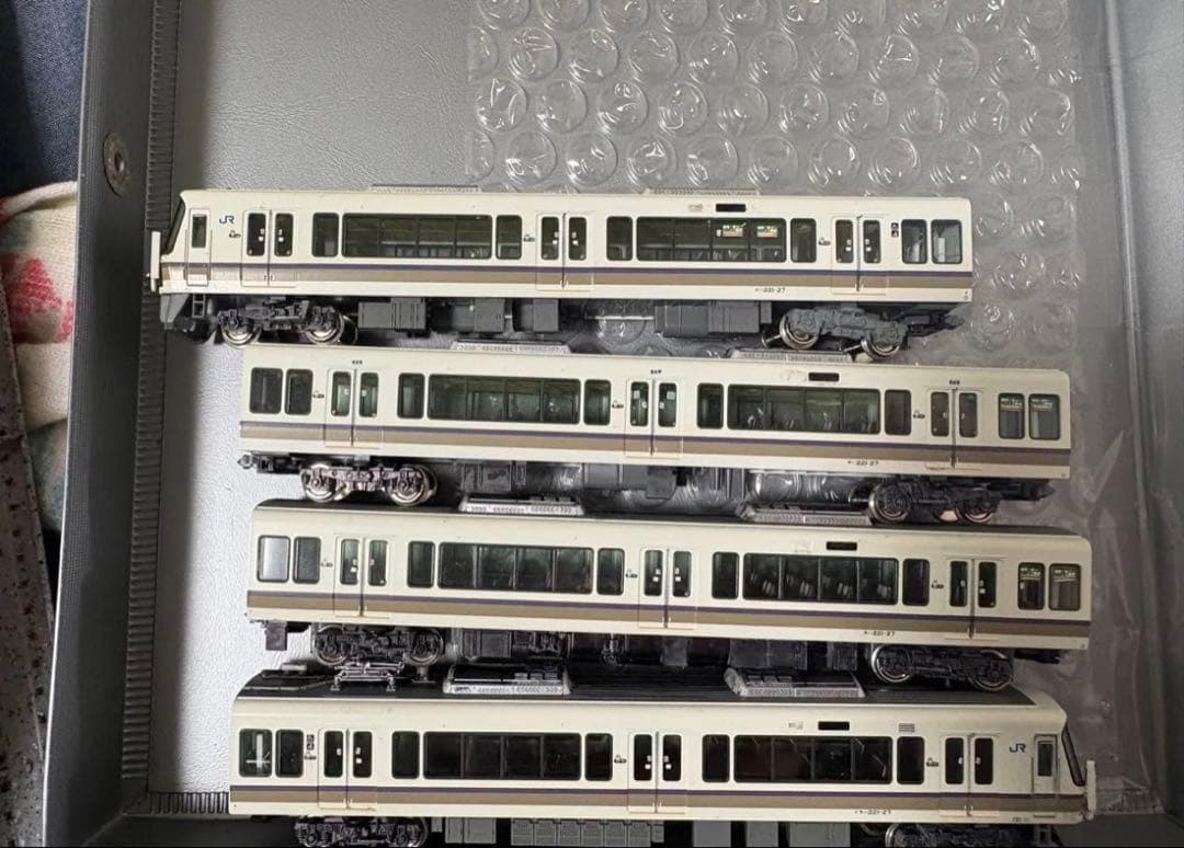 221系Nゲージ電車模型 4両セット アイボリー