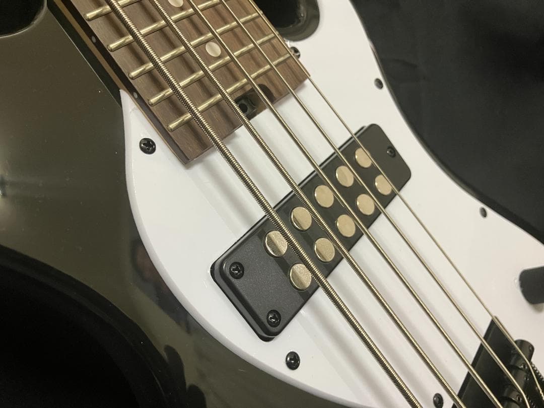 ★年末年始セール 価格★【未使用】KALA ５弦ウクレレベース（黒）専用ケース付