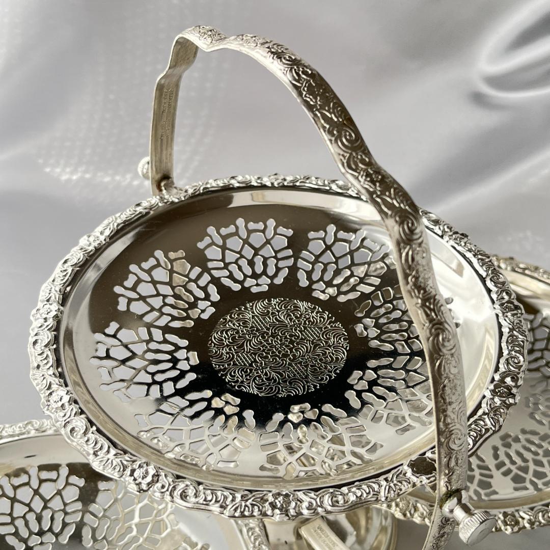 【英国 】エンボスと透かしのケーキスタンド Queen Anne