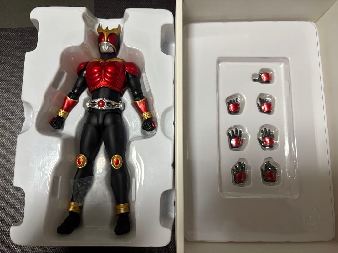 真骨彫　フィギュアーツ　仮面ライダークウガ