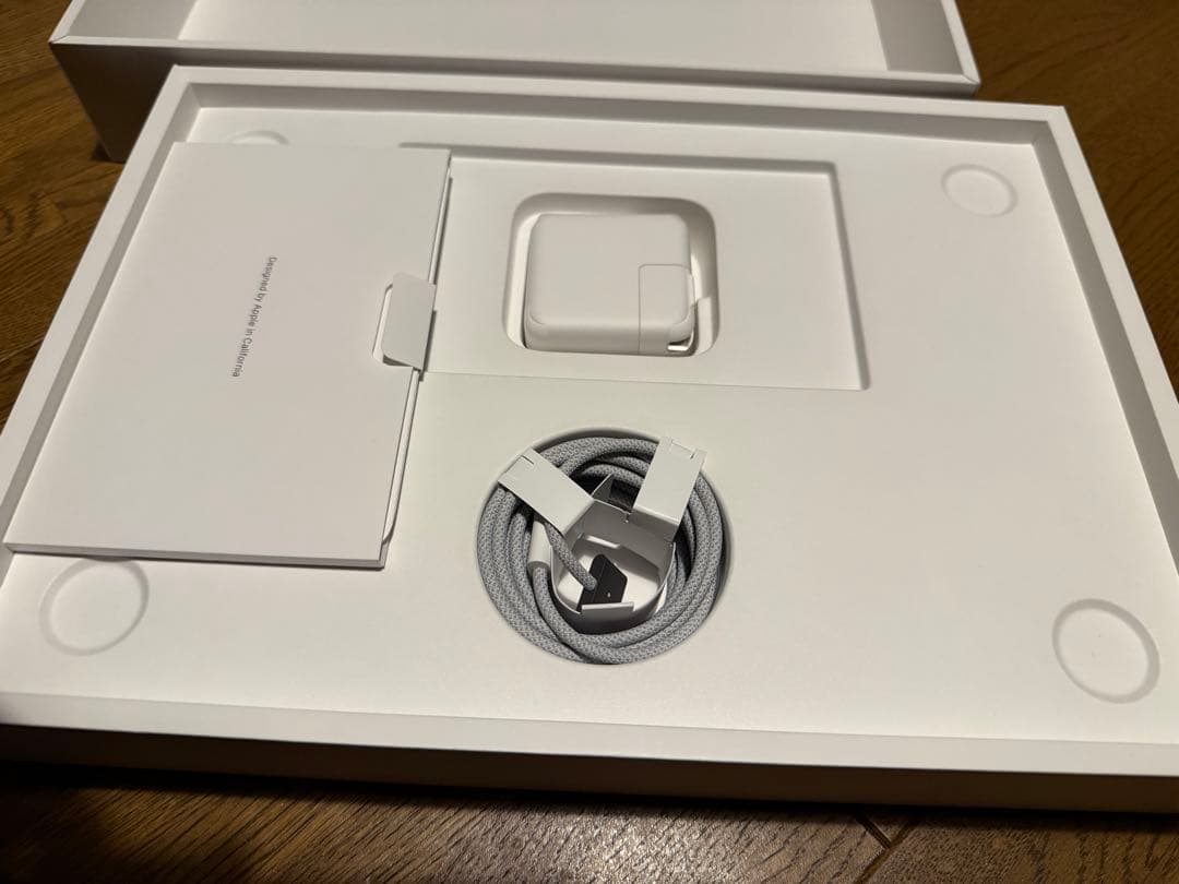 【カズト】M2チップ13インチMacBookAir (2024)