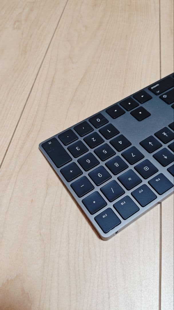 Apple magic keyboard テンキー充電タイプ　充電