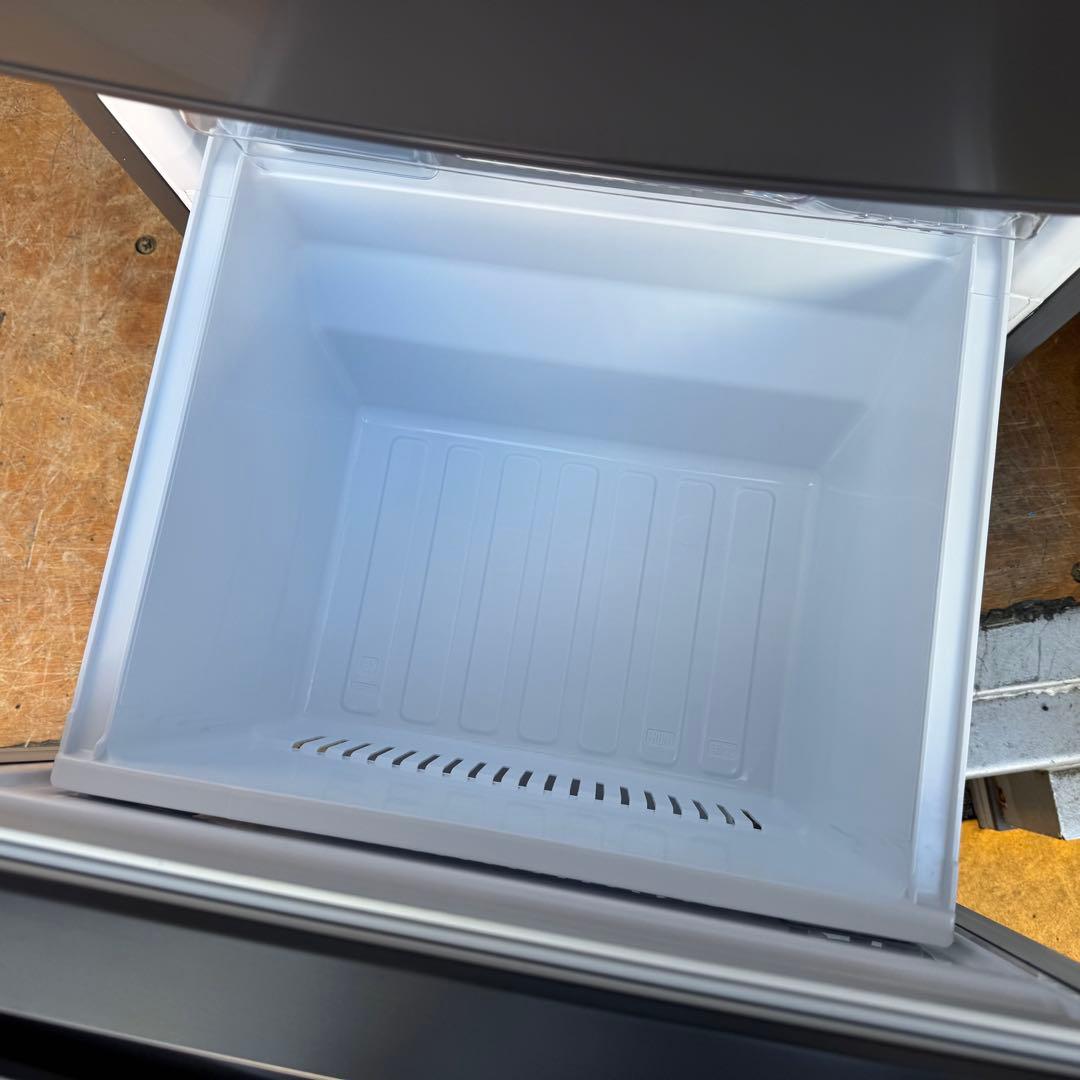 C7319★2024年製★展示品★未使用品★三菱　冷蔵庫　グレー　自動霜取り