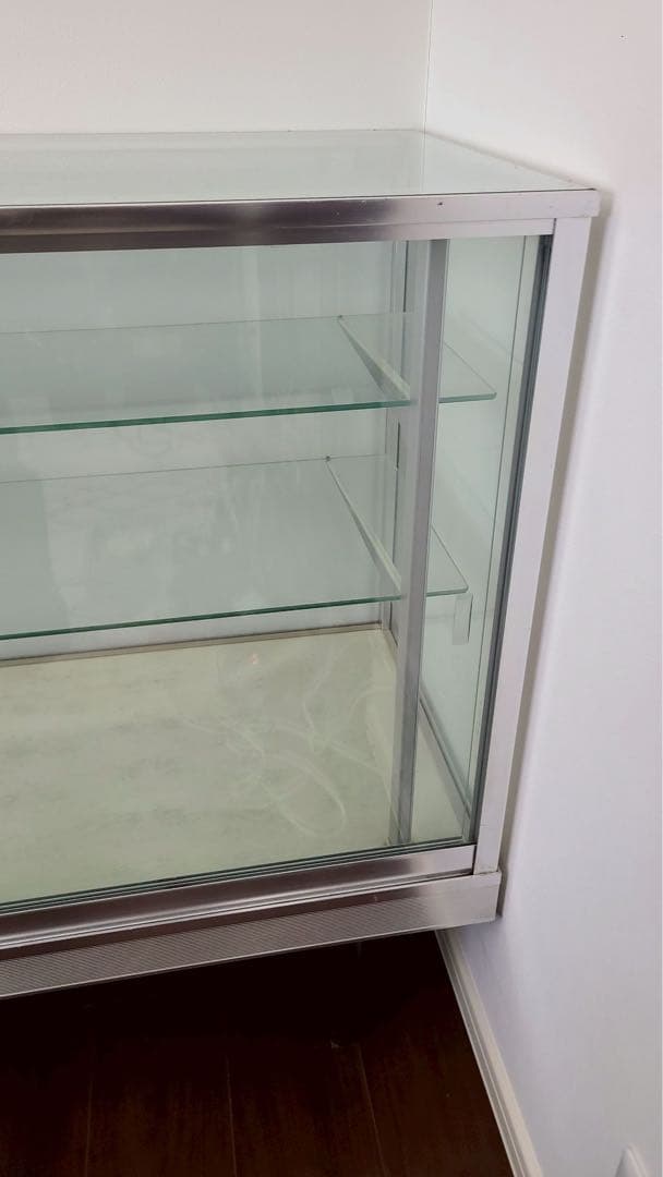 ガラスショーケース/ガラスキャビネット/照明使用不可