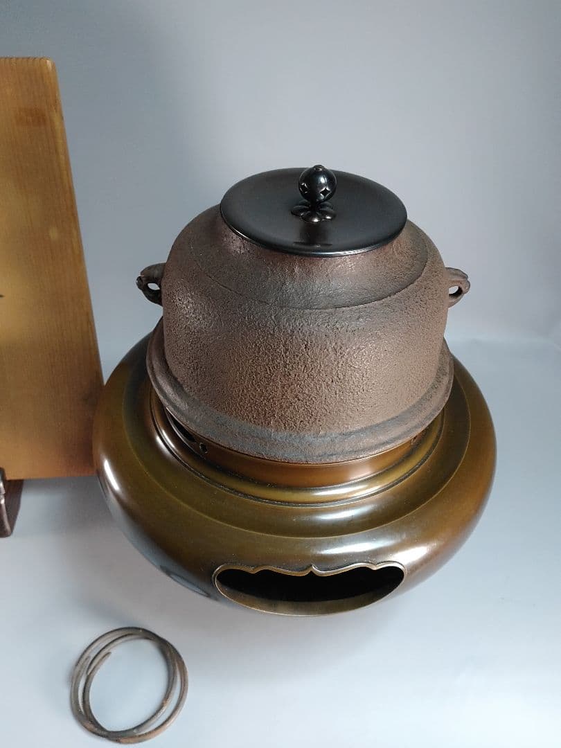 【茶道具】 唐銅朝鮮風炉釜 　 釜師　角谷莎村作　釜273