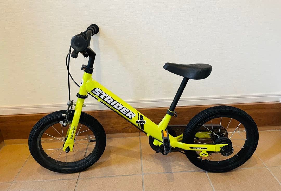 ストライダー 限定STRIDER 14X ライムイエロー スタンド＆空気入付き