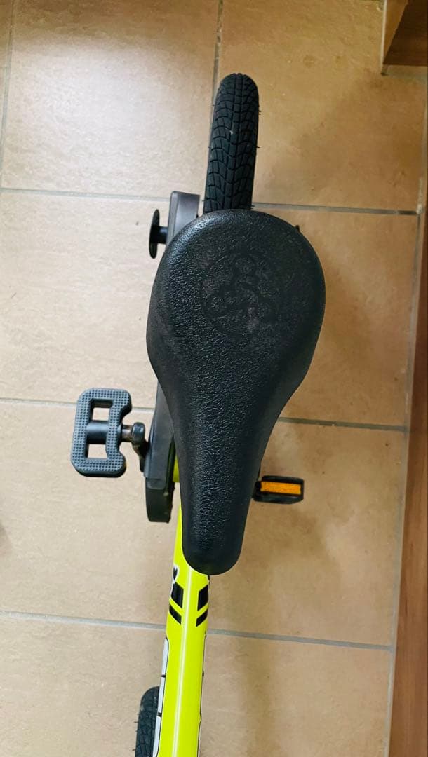 ストライダー 限定STRIDER 14X ライムイエロー スタンド＆空気入付き