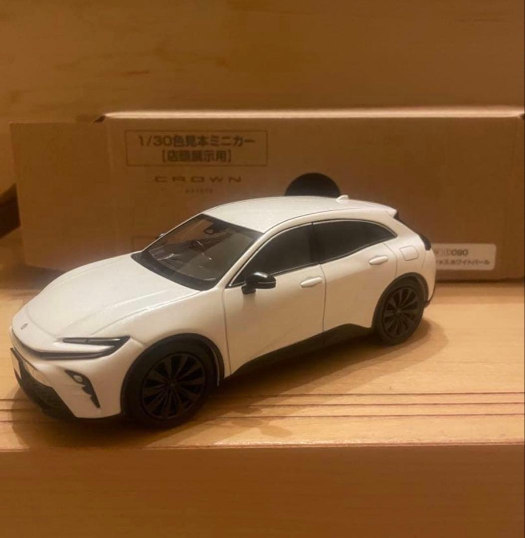 [非売品]トヨタ 新型クラウンエステート プレシャスホワイトパール