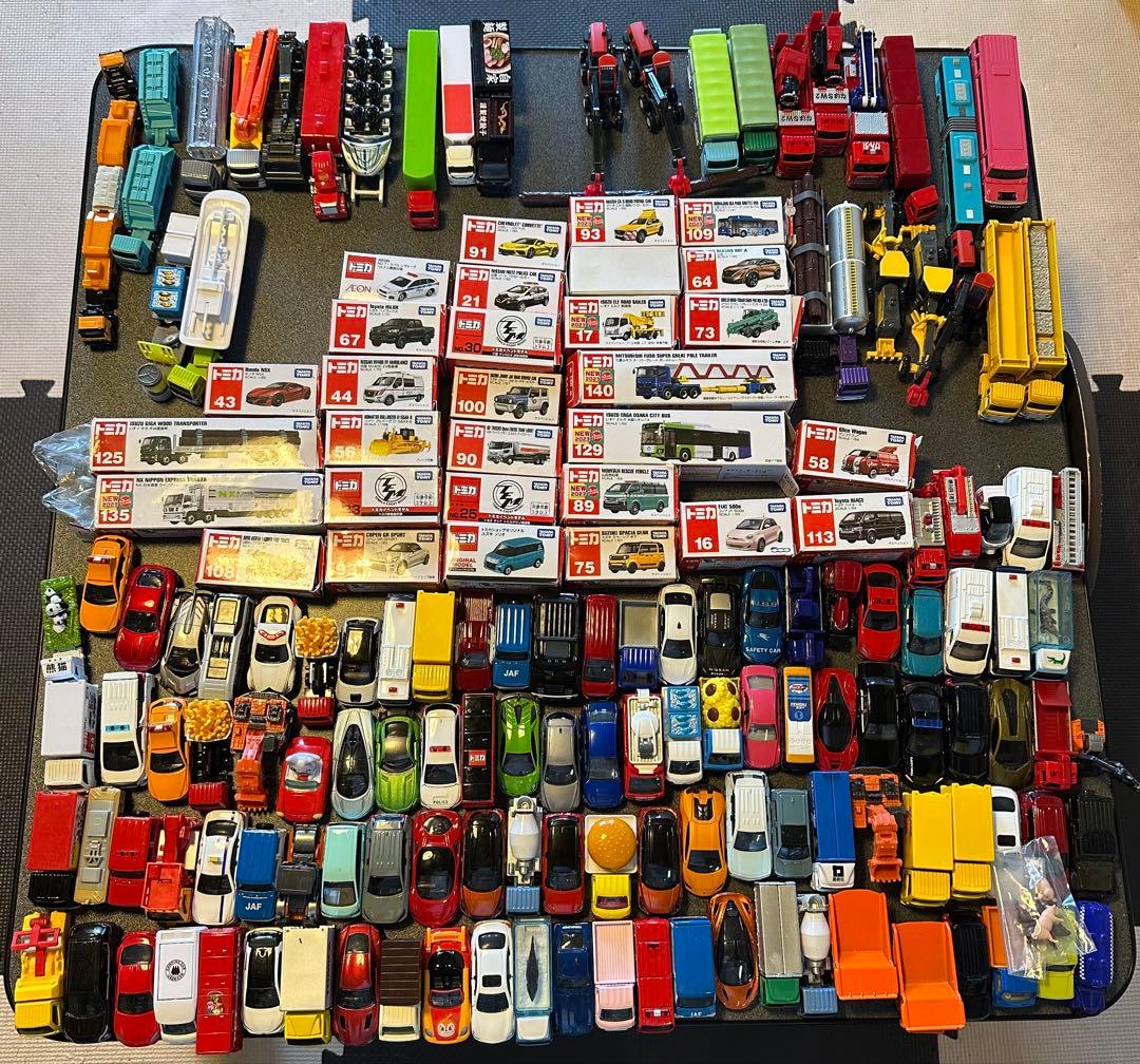 まとめ売り!!大量のトミカとトミカタウン関連商品!!