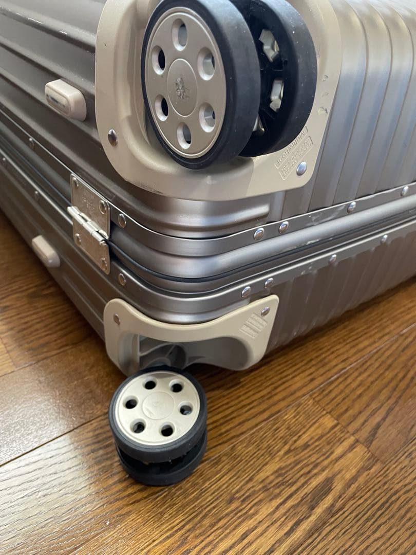 希少！　リモワ　トパーズ　４輪　スーツケース　64Ｌ