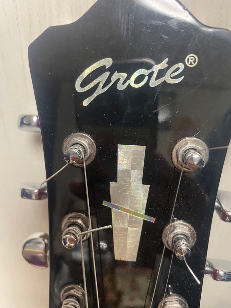 Grote セミアコースティックギター レッド