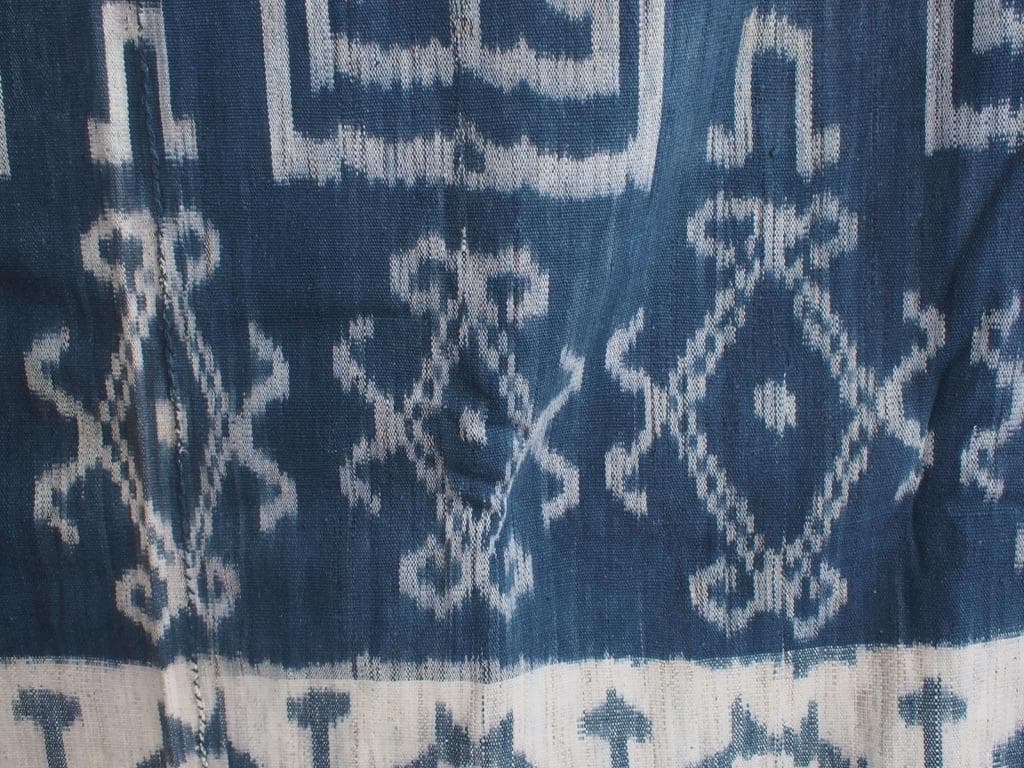 インドネシア スンバ島のイカット 藍染２