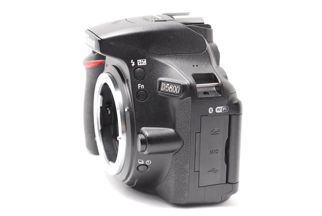 【WiFi搭載】美品 Nikon D5600 ダブルズーム 付属品充実 初心者